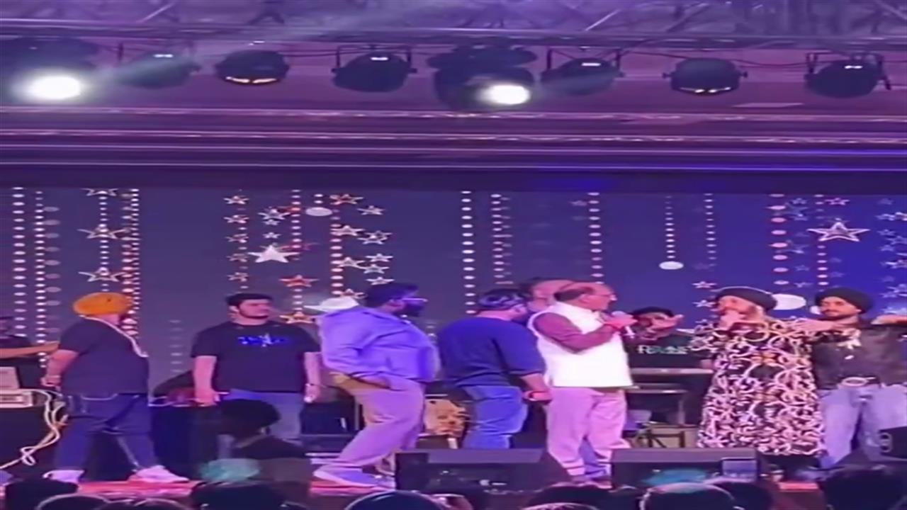दलेर मेहंदी की इस परफॉर्मेंस को देखकर भड़क गए मंत्री
