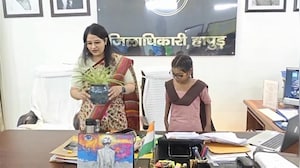 हापुड़ में सातवीं की छात्रा निधि बनी एक दिन की डीएम