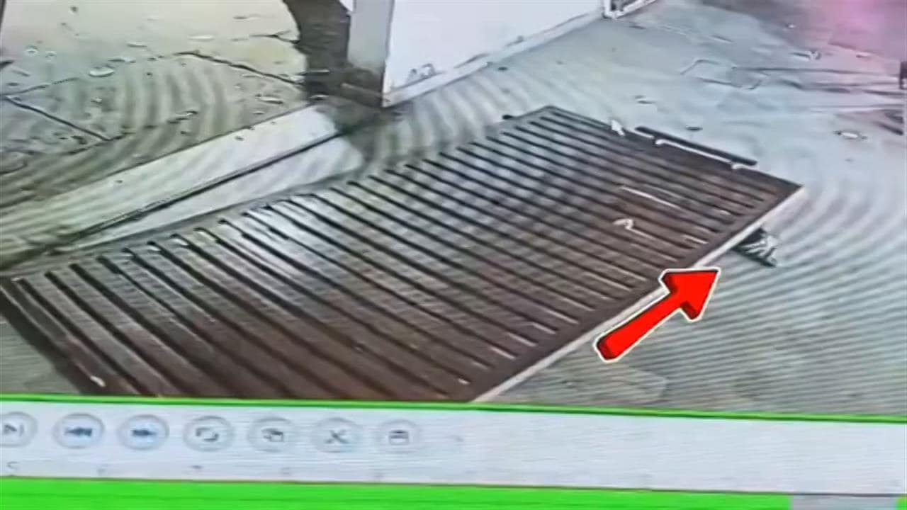 कानपुर में ड्यूटी के दौरान सिक्योरिटी गार्ड पर गिरा 4 क्विंटल का गेट