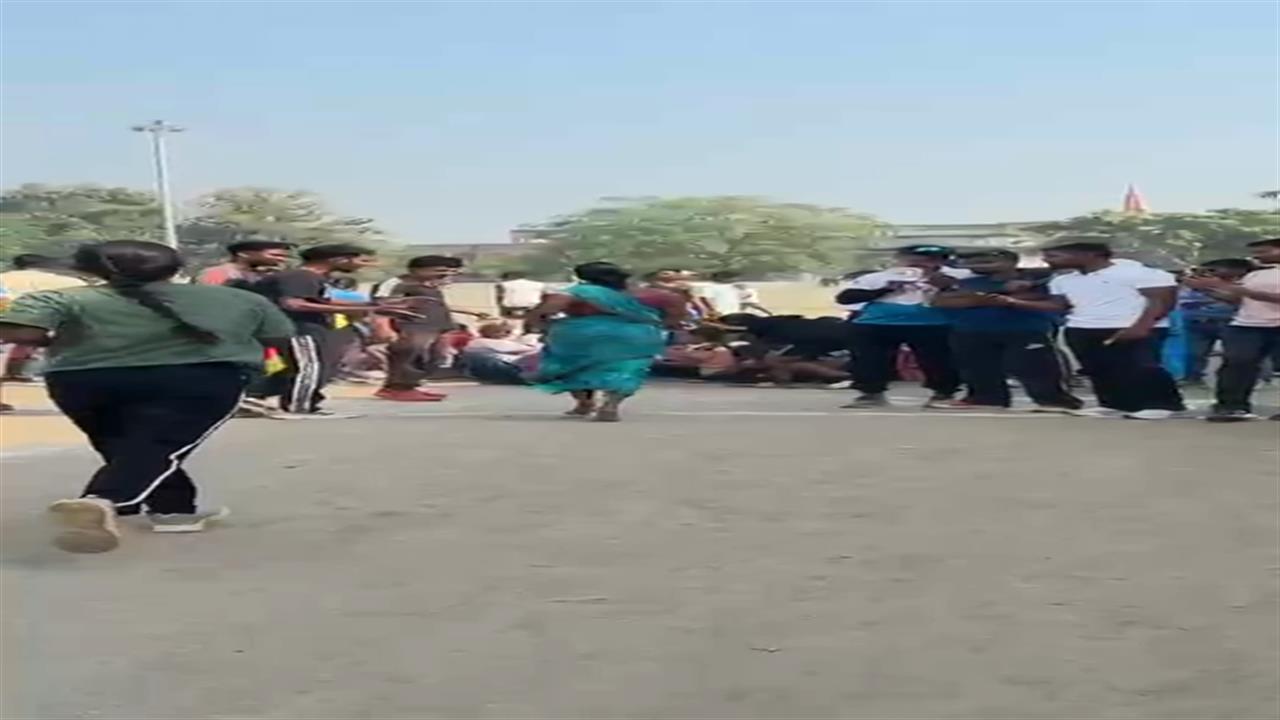साड़ी में दौड़ी 1600 मीटर की रेस