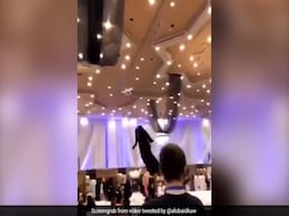 Watch: A Fashion Show Where Drones Replace Models Watch: A Fashion Show Where Drones Replace Models