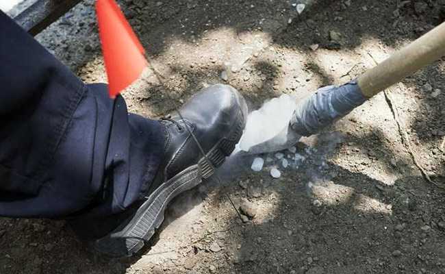 Dry Ice: New York's New Weapon "Spells Certain Death For Rats"