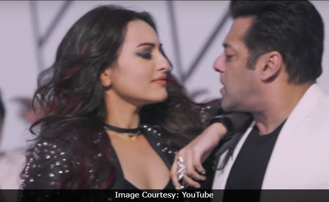 Salman Khan And Sonakshi Sinha Recreate Dharmendra's Iconic Song <I>Rafta Rafta</I> For <i>Yamla Pagla Deewana Phir Se</i>