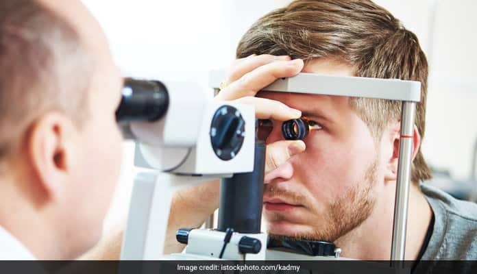 आंखों की रौशनी छीन सकता है AMD, क्या हैं लक्षण और बचाव