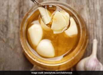 How To Make Honey-Soaked Garlic: Luke Coutinho Shares Recipe, Benefits And More How To Make Honey-Soaked Garlic: Luke Coutinho Shares Recipe, Benefits And More