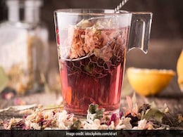 Rose Green Tea: सर्दी-खांसी और तेजी से वजन कम करने में ही नहीं कैंसर से लड़ने में भी मददगार है ये चाय, जान लें बनाने का सही तरीका Rose Green Tea: सर्दी-खांसी और तेजी से वजन कम करने में ही नहीं कैंसर से लड़ने में भी मददगार है ये चाय, जान लें बनाने का सही तरीका