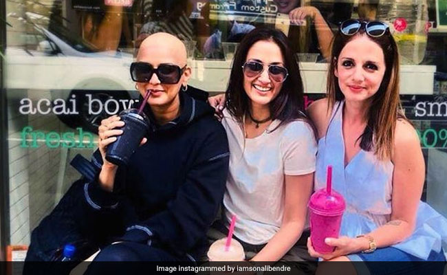कैंसर से जूझ रहीं Sonali Bendre पहली बार बाल्ड लुक में दिखीं, Friendship Day पर हुईं इमोशनल