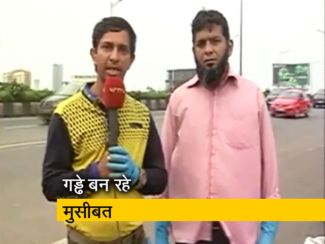 तीन शख्स, जो भर रहे हैं मुंबई के गड्ढों को