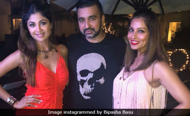 Glimpses Of Bipasha Basu And Shilpa Shetty's <i>Bang Bang!</i> Party Life In Goa