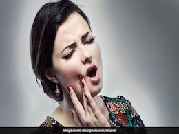 Healthy Teeth Tips: हिलते हुए दांत और कमजोर मसूड़ों के लिए कारगर हैं ये घरेलू नुस्खे Healthy Teeth Tips: हिलते हुए दांत और कमजोर मसूड़ों के लिए कारगर हैं ये घरेलू नुस्खे
