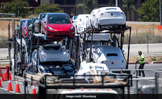 "Insanity": Elon Musk's Team Builds 5,000 Sedans In Gigantic Tesla Tent