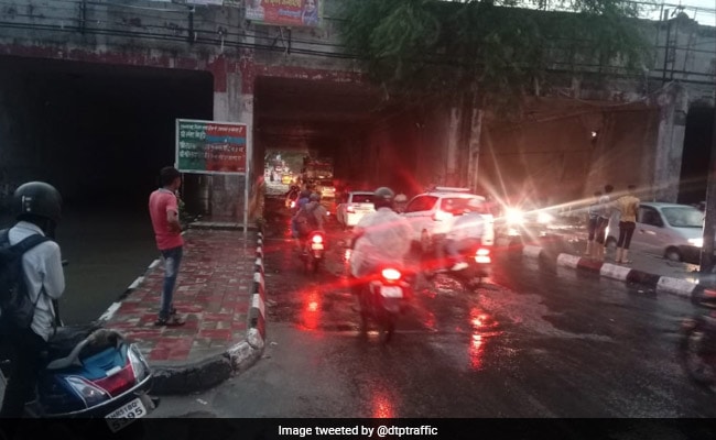 Weather Report: दिल्ली-NCR में जमकर बरसे बादल, कई इलाकों में लगा जाम, इन राज्यों में तेज बारिश की चेतावनी