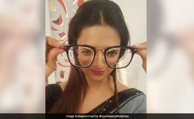 दिव्यांका त्रिपाठी बन गई 'दादी', परिवार समेत कुछ ऐसे मना रहीं जश्न