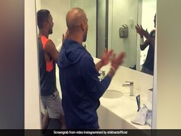 बाथरूम में शिखर धवन और हार्दिक पंड्या ने किया डांस, अंग्रेजी गाने में लगाया पंजाबी तड़का बाथरूम में शिखर धवन और हार्दिक पंड्या ने किया डांस, अंग्रेजी गाने में लगाया पंजाबी तड़का