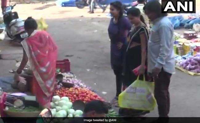 A Chhattisgarh Family Stops Using Plastic Bags, Shows Alternate Way