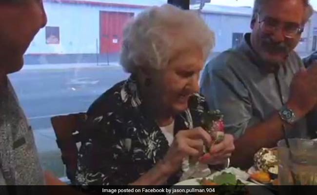 Restaurant Gave Discount To 109-Year-Old Woman - Ended Up Owing Her Money