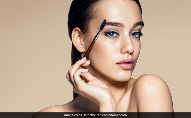 4 Beauty Oils To Help You Grow Thick Eyebrows Naturally