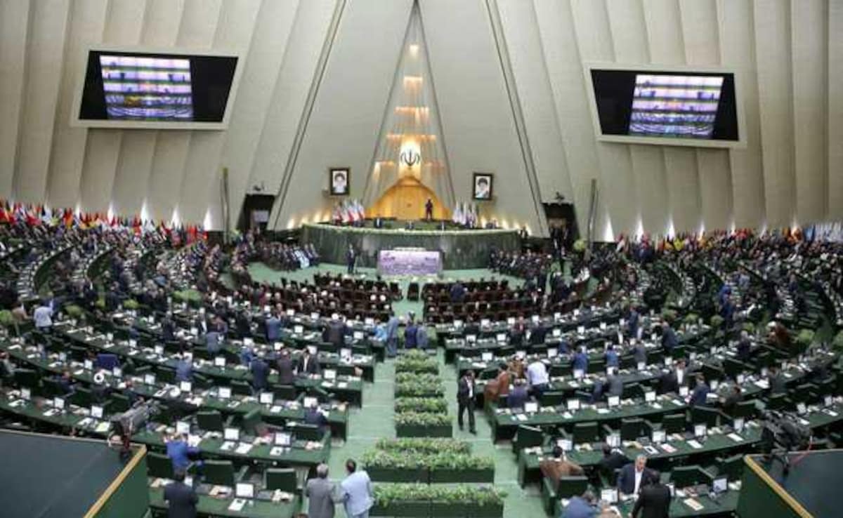 हम सिर्फ बातें नहीं करते, हम खून बहाते हैं... ट्रंप की धमकी के जवाब में ईरानी संसद के स्पीकर