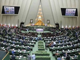 ईरान की संसद के स्पीकर ने ट्रंप को दिया जवाब, कहा - हमारी मातृभूमि की तरफ गलत नजर से देखा तो...