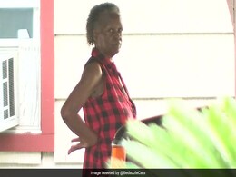 घर के दरवाजे पर आकर Masturbate कर रहा था शख्स, दादी ने ऐसे सिखाया सबक घर के दरवाजे पर आकर Masturbate कर रहा था शख्स, दादी ने ऐसे सिखाया सबक