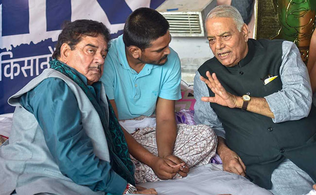As Hardik Patel Loses 20 Kg In Hunger Strike, Gujarat Government Steps In