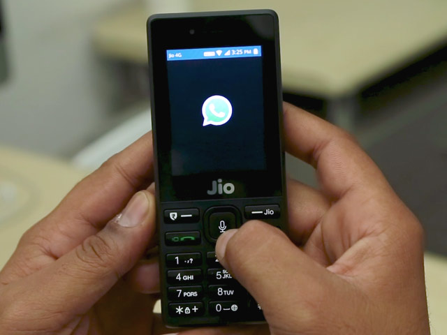 जियो फोन पर व्हाट्सऐप और यूट्यूब