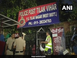 दिल्ली: नाबालिग लड़की ने पुलिस स्टेशन में की खुदकुशी, मां का आरोप- पड़ोसी करना चाहता था बेटी से शादी दिल्ली: नाबालिग लड़की ने पुलिस स्टेशन में की खुदकुशी, मां का आरोप- पड़ोसी करना चाहता था बेटी से शादी