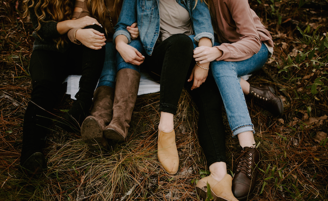 5 Signs To Know If A Friend Is Really Worth Keeping Around