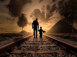 Happy Father's Day 2019: मुझ को छांव में रखा और खुद भी वो जलता रहा...फादर्स डे पर पढ़ें मशहूर शायरी Happy Father's Day 2019: मुझ को छांव में रखा और खुद भी वो जलता रहा...फादर्स डे पर पढ़ें मशहूर शायरी