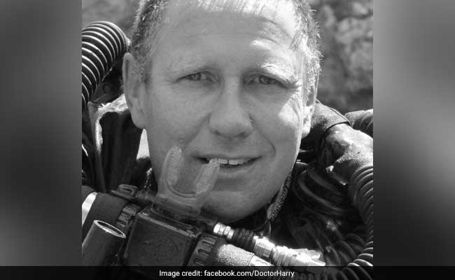 After Heroic Thai Rescue, Cave Diving Doctor Mourns Father's Death