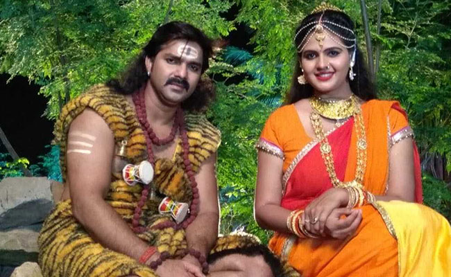 पवन सिंह ने भोले बनकर चांदनी सिंह को की मनाने की कोशिश, यूट्यूब पर 30 लाख बार देखा गया भोजपुरी वीडियो