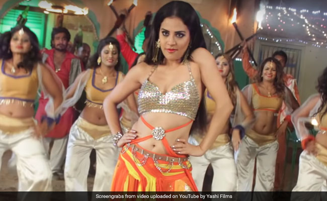 भोजपुरी स्टार पवन सिंह की वजह से इस एक्ट्रेस के 'ठुमके लाहौर में बैन', Video ने मचाया हंगामा