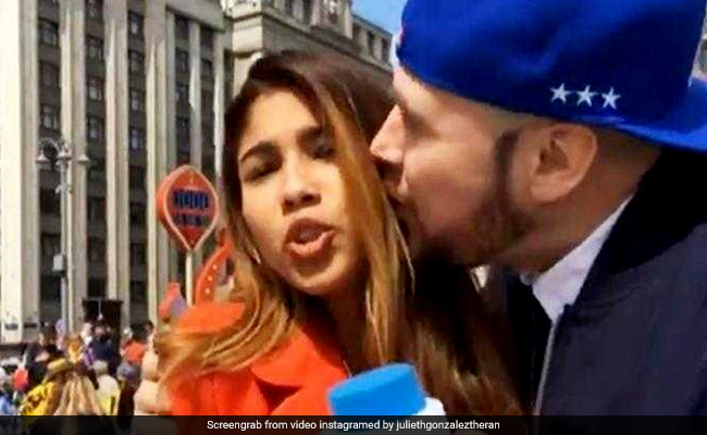 FIFA World Cup 2018: LIVE रिपोर्टिंग के दौरान रिपोर्टर के साथ हुई अश्लील हरकत