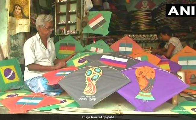 Makar Sankranti 2021: पतंग कट गई तो इसका इतना ग़म क्यूँ है...पढ़ें पतंगबाजी पर चुनिंदा शायरी