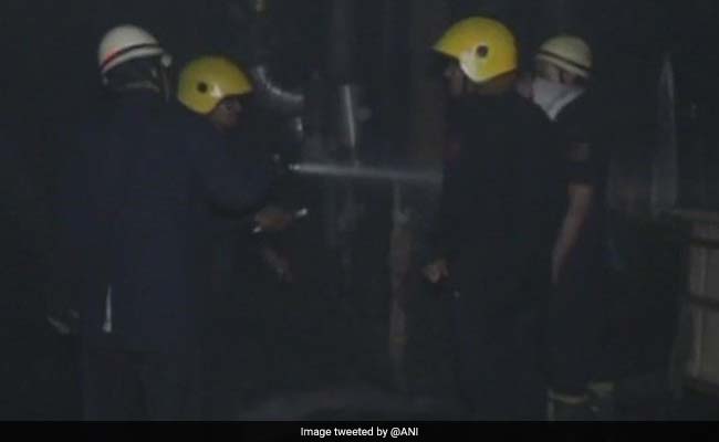 सूरत में आग से 35 मजदूर घायल, पटना और हैदराबाद में भी लगी आग