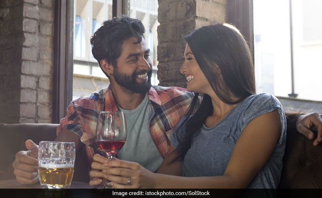 3 Rules Of Flirting To Keep In Mind This Weekend