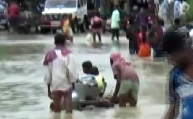 बाढ़ से पूर्वोत्तर भारत में अब तक 22 लोगों की मौत, मणिपुर ने केंद्र से मांगी मदद 