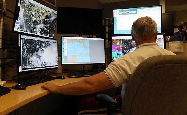 Thousands Evacuate As Storm Alberto Powers Toward Florida