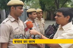 दिल्ली : जब 3 पुलिसकर्मियों ने आग लगी इमारत से दंपति को बचाया दिल्ली : जब 3 पुलिसकर्मियों ने आग लगी इमारत से दंपति को बचाया