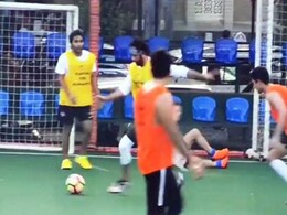 रणबीर कपूर की फुटबॉल किक देखी तो नेमार, मेस्सी और रोनाल्डो को भूल जाएंगे... रणबीर कपूर की फुटबॉल किक देखी तो नेमार, मेस्सी और रोनाल्डो को भूल जाएंगे...