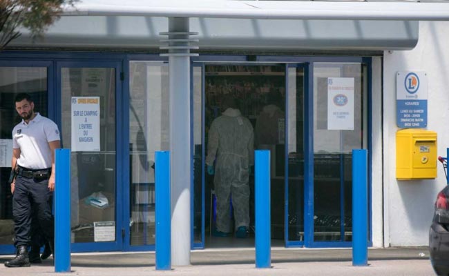 Woman Shouting <i> 'Allahu Akbar' </i> Injures Two With Blade In France