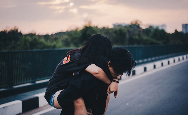 3 Things To Do If You Are Falling For A Friend