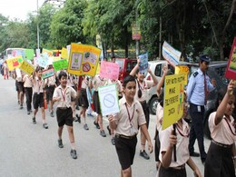 स्वतंत्रता दिवस पर छात्रों ने ली पॉलीथीन से 'आजादी' की शपथ स्वतंत्रता दिवस पर छात्रों ने ली पॉलीथीन से 'आजादी' की शपथ