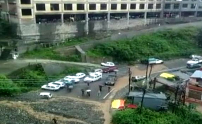 Heavy Rain In Shimla, Debris And Stones Damage Several Vehicles