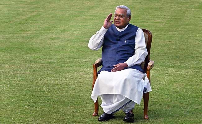 रमन सिंह के बाद योगी ने भी वाजपेयी को दी श्रद्धांजलि, बुंदेलखंड एक्सप्रेस वे का नाम होगा 'अटल पथ'