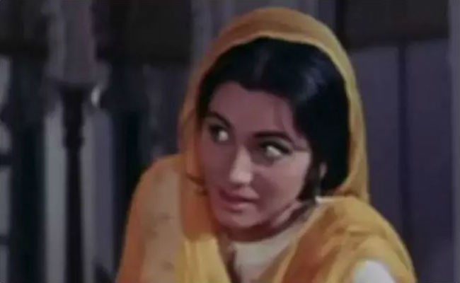 <i>Pakeezah</i> Actress Geeta Kapoor's Daughter Performs Final Rites