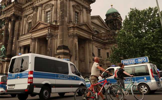 Police Shoot At 'Rampaging' Man At Berlin Cathedral