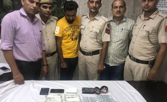 मुंबई में सिंगर मीका सिंह के घर चोरी करने वाला आरोपी दिल्ली से गिरफ्तार