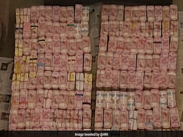 160 Crore Cash, 100 Kg Gold Seized In Raids On Tamil Nadu Contractor 160 Crore Cash, 100 Kg Gold Seized In Raids On Tamil Nadu Contractor
