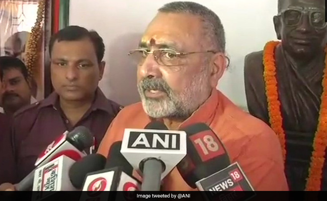 गिरिराज सिंह ने कहा- चर्च प्रार्थना के लिए कह सकता है तो दूसरे धर्म के लोग 'कीर्तन-पूजा' करेंगे